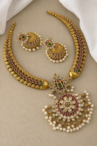 ANTIQUE NECKLACE SET WITH AD STONES AND PEARLS