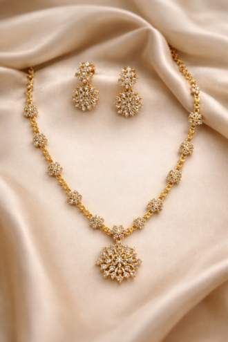 WHITE AD STONE FLORAL NECKLACE SET