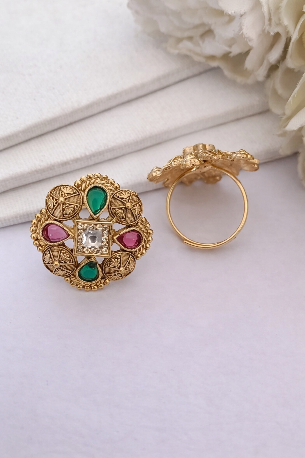 ANTIQUE RING WITH MULTI COLOUR STONE